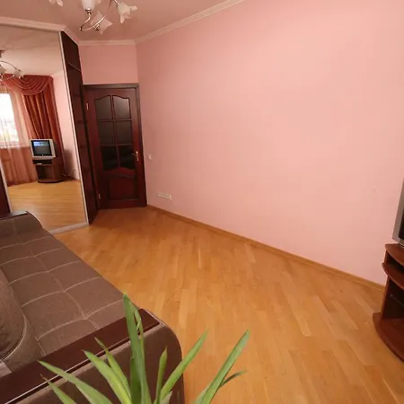 - Livoberezhna Apartment *