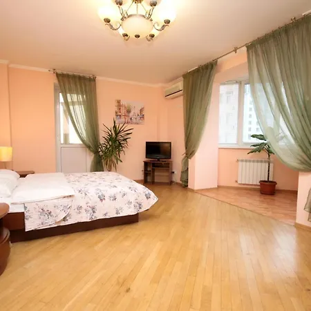 - Livoberezhna Kyiv
